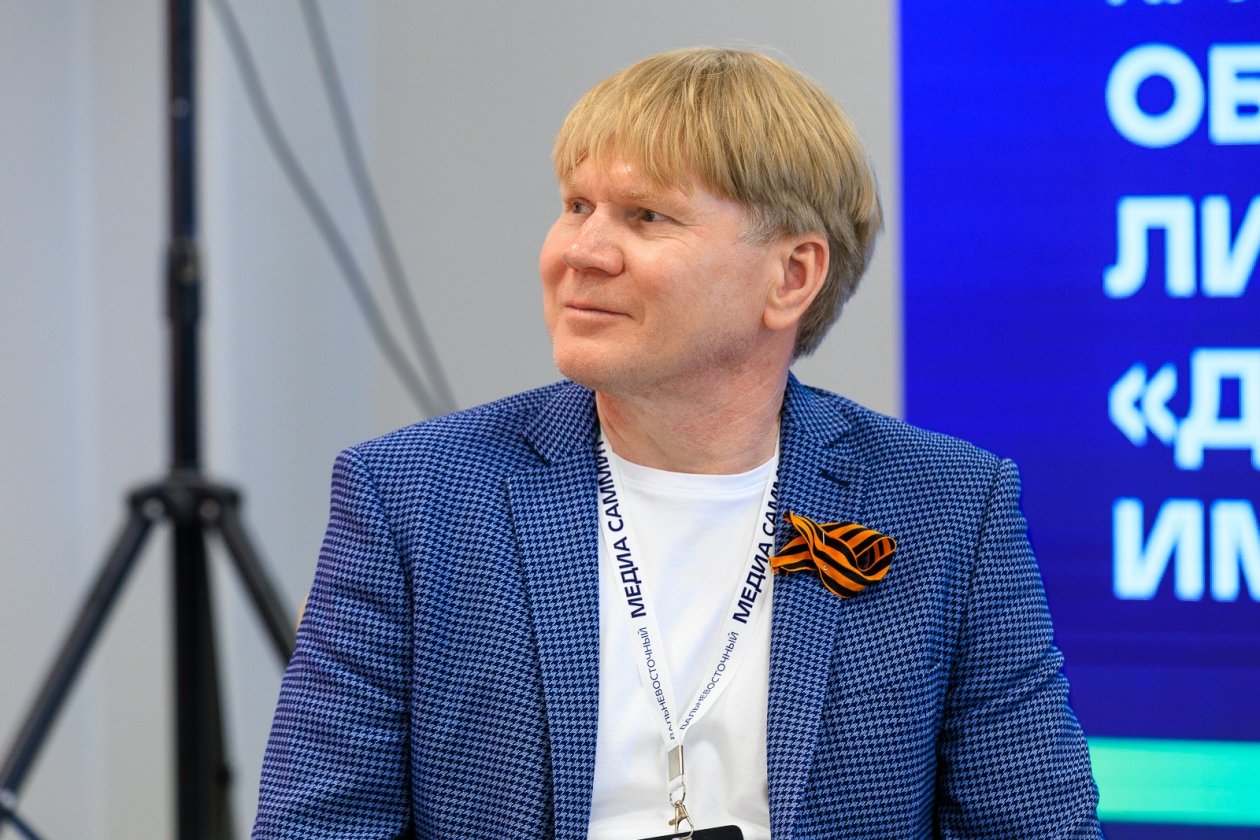 На круглом столе Премии имени Арсеньева в Биробиджане. Виктор Суханов. Фото: Кулешов Евгений, ИА PrimaMedia