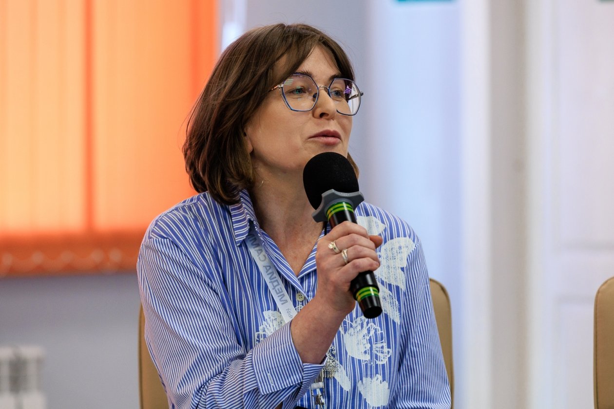 На круглом столе Премии имени Арсеньева в Биробиджане. Елена Сарашевская. Фото: Кулешов Евгений, ИА PrimaMedia