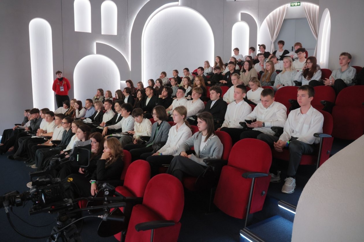 Презентация Премии им. Арсеньева на Форуме школьников. Фото: предоставлено НО